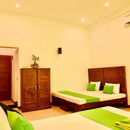Elegant Lake House Tissamaharama Extérieur photo